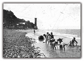 La plage vers le phare de l'Hospice. Sans doute année 1930