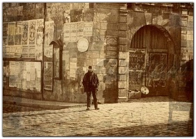 Jeune homme porte de Caen